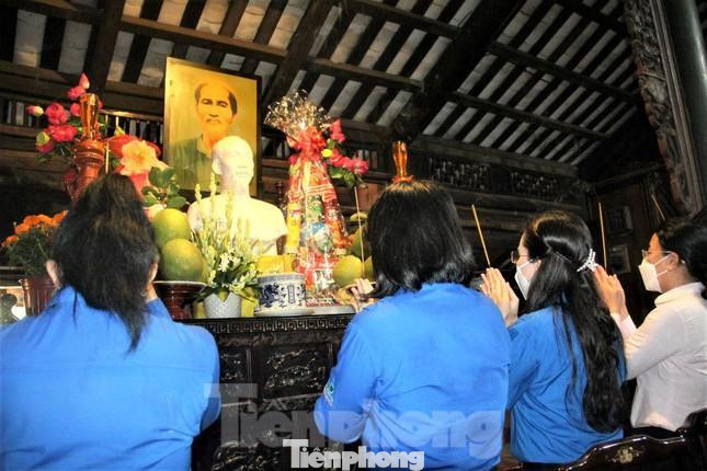 Chùa Hội Khánh (Bình Dương) bố trí nơi thờ cụ Phó bảng Nguyễn Sinh Sắc, thân sinh Chủ tịch Hồ Chí Minh