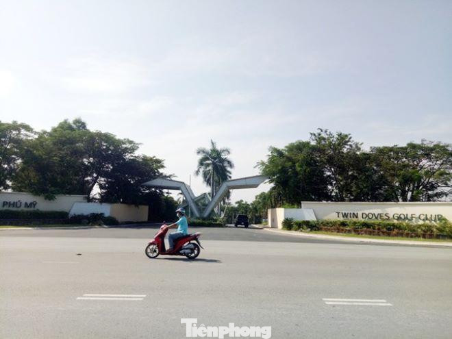 Cổng vào sân golf Phú Mỹ