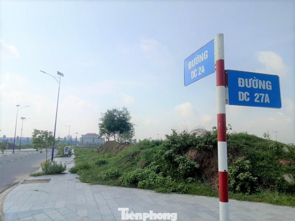 Trước đó, tháng 10/2020, Sở Tài nguyên và Môi trường tỉnh Bình Dương cũng đã công khai danh sách 29 sổ đỏ dự án Khu nhà ở Đại Nam đang được Công ty Cổ phần Đại Nam thế chấp tại Ngân hàng TMCP Xuất nhập khẩu Việt Nam - Chi nhánh Bình Dương theo hồ sơ số 2629 - 2630.