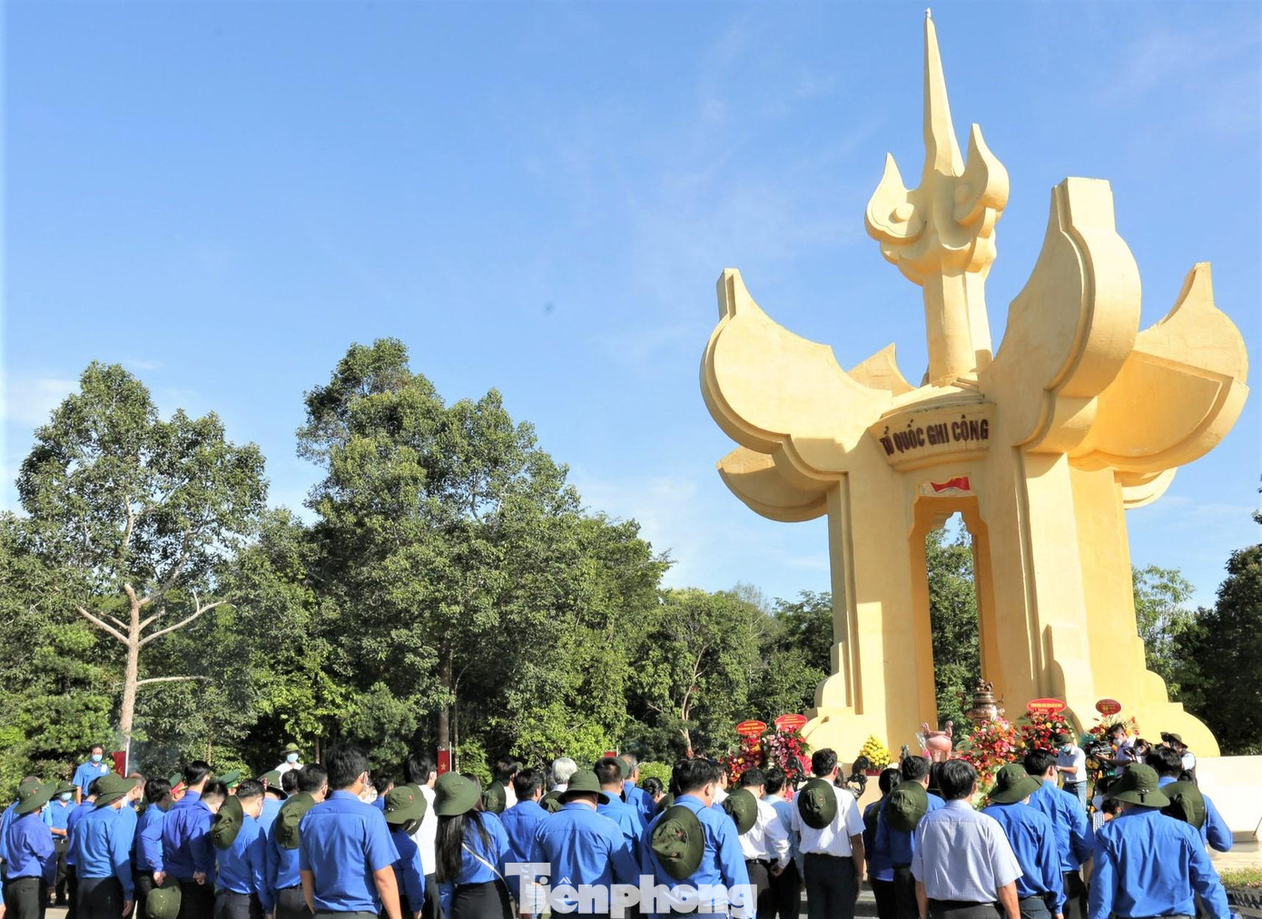 Trong khuôn khổ chương trình, đoàn đại biểu đã dâng hương, tưởng niệm tại Khu di tích quốc gia đặc biệt Bộ chỉ huy miền Tà Thiết (huyện Lộc Ninh, tỉnh Bình Phước) để tri ân, tưởng nhớ công lao to lớn của Bác Hồ và các anh hùng liệt sĩ đã cống hiến, hy sinh vì nền độc lập, tự do cho Tổ quốc để đất nước Việt Nam hôm nay được hòa bình, thống nhất.