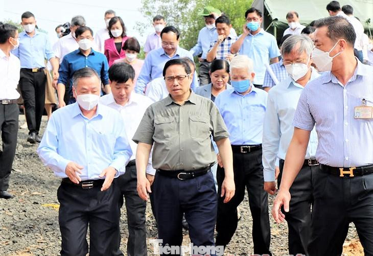 Thủ tướng giao các bộ, ngành Trung ương phối hợp địa phương sớm nghiên cứu phương án, giải pháp thông tuyến