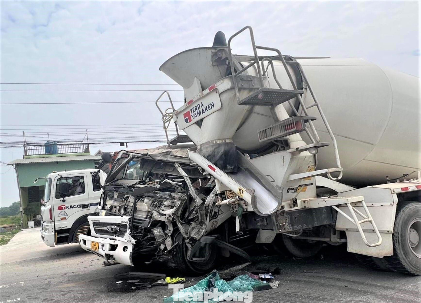 Hiện trường vụ tai nạn khiến tài xế bị thương nặng