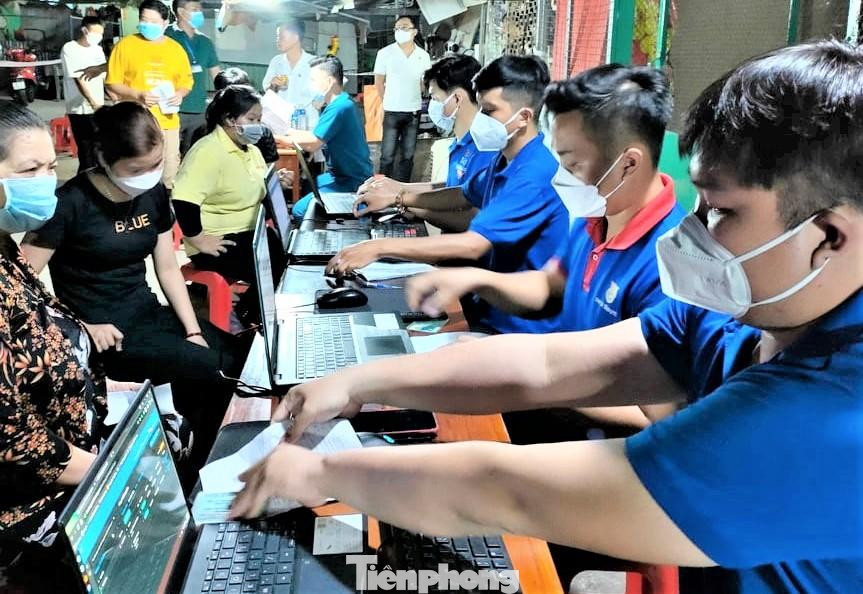 Triển khai các đội hình thanh niên tình nguyện hỗ trợ, tham gia chiến dịch tiêm chủng vắc xin phòng COVID-19 mùa xuân 2022 theo phát động của Thủ tướng Chính phủ nhằm “thích ứng an toàn, linh hoạt, kiểm soát hiệu quả với dịch COVID-19