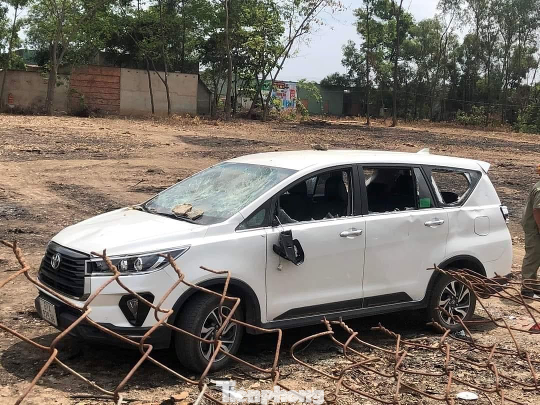 Xe ô tô bị đập phá Xe ô tô bị đập phá