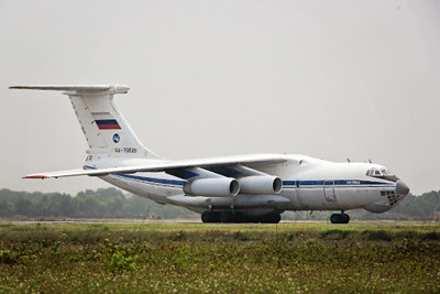 Máy bay tiếp dầu quân sự IL-76 là máy bay vận tải có khả năng chuyên chở lên tới 40.000 kg và tiếp dầu trực tiếp cho các tiêm kích ngay trên không trung
