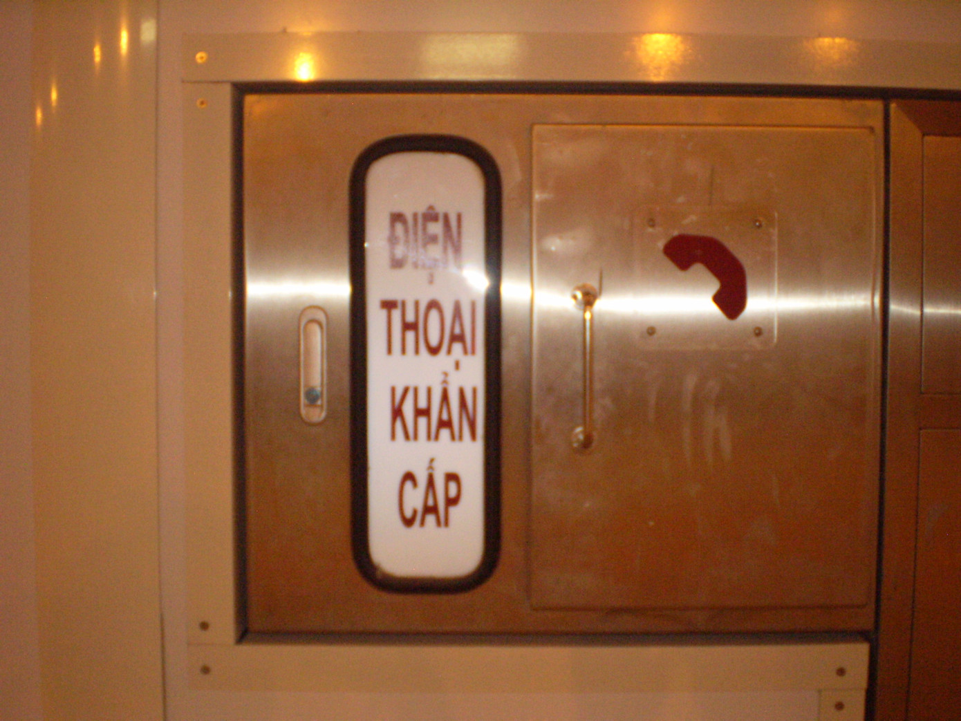 Tủ điện thoại khẩn cấp trong đường hầm