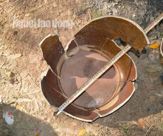 Cha mù đi bán vé số, con 15 tháng tuổi ở nhà té vào lu nước tử vong ảnh 1