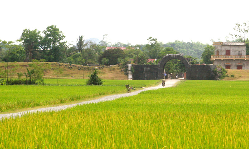 Phía tây của thành nhà Hồ