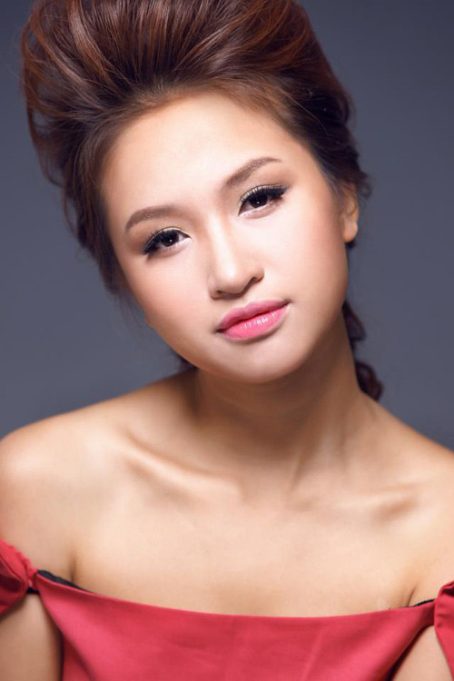 Hình ảnh Vân Hugo dưới sự "phù phép" của Đỗ Nguyên. Ngoài đời, Vân cũng là người chị thân thiết của Nguyên. Hình ảnh Vân Hugo dưới sự