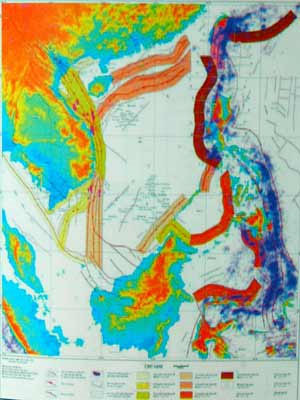 Các vùng nguồn động đất và sóng thần trong vùng Biển Đông (Ảnh: Nguyễn Hữu chụp lại từ tài liệu của Viện KH-CN Việt Nam). Các vùng nguồn động đất và sóng thần trong vùng Biển Đông (Ảnh: Nguyễn Hữu chụp lại từ tài liệu của Viện KH-CN Việt Nam)