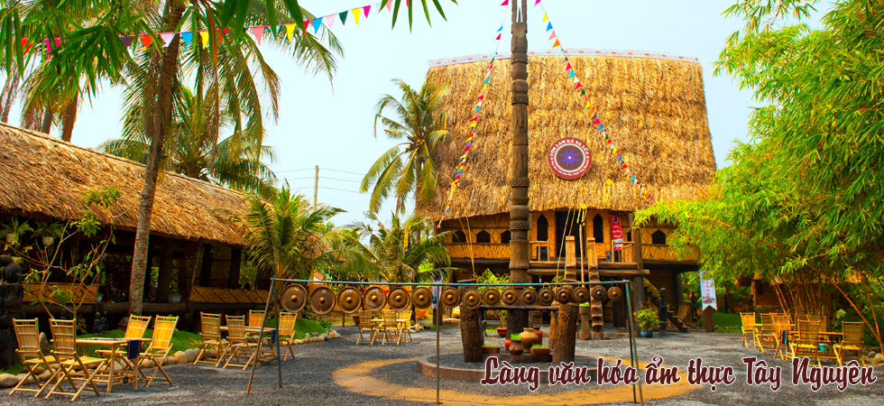 Dàn nhạc cồng chiêng, cây nêu và nhà Rông Tây Nguyên. Dàn nhạc cồng chiêng, cây nêu và nhà Rông Tây Nguyên