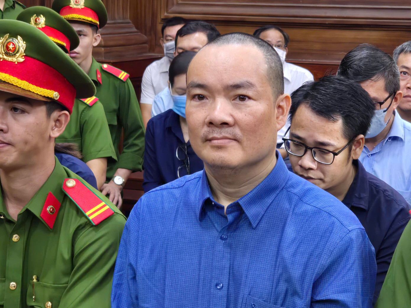 Bị cáo Hồ Đình Thái Hòa và các bị cáo tại phiên tòa. Bị cáo Hồ Đình Thái Hòa và các bị cáo tại phiên tòa.