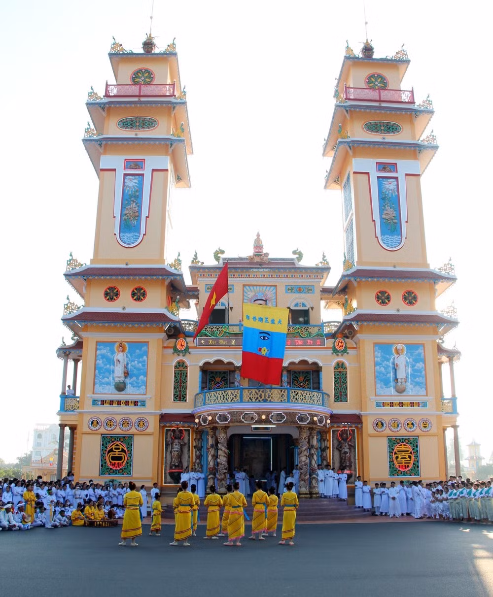 Tòa thánh Cao Đài Tây Ninh nơi luôn thu hút khách tham quan. Ảnh: Tân Châu. Tòa thánh Cao Đài Tây Ninh nơi luôn thu hút khách tham quan. Ảnh: Tân Châu.