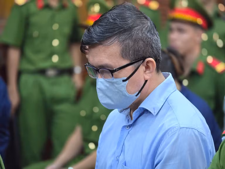 Cựu Phó Giám đốc Sở GTVT tỉnh Đồng Nai - bị cáo Dương Văn Đông tại phiên tòa. Cựu Phó Giám đốc Sở GTVT tỉnh Đồng Nai - bị cáo Dương Văn Đông tại phiên tòa.
