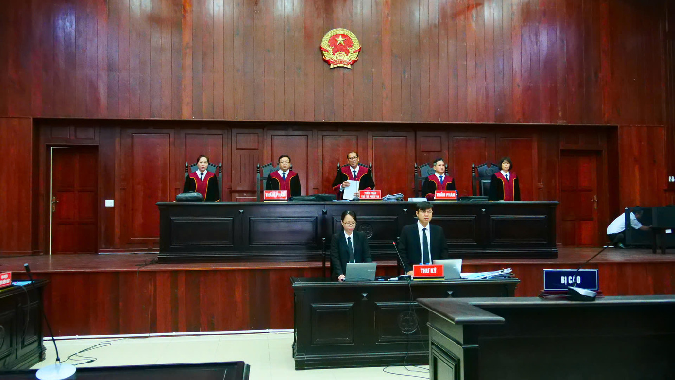 HĐXX phiên tòa phúc thẩm giai đoạn 2 vụ Vạn Thịnh Phát. Ảnh: Tân Châu