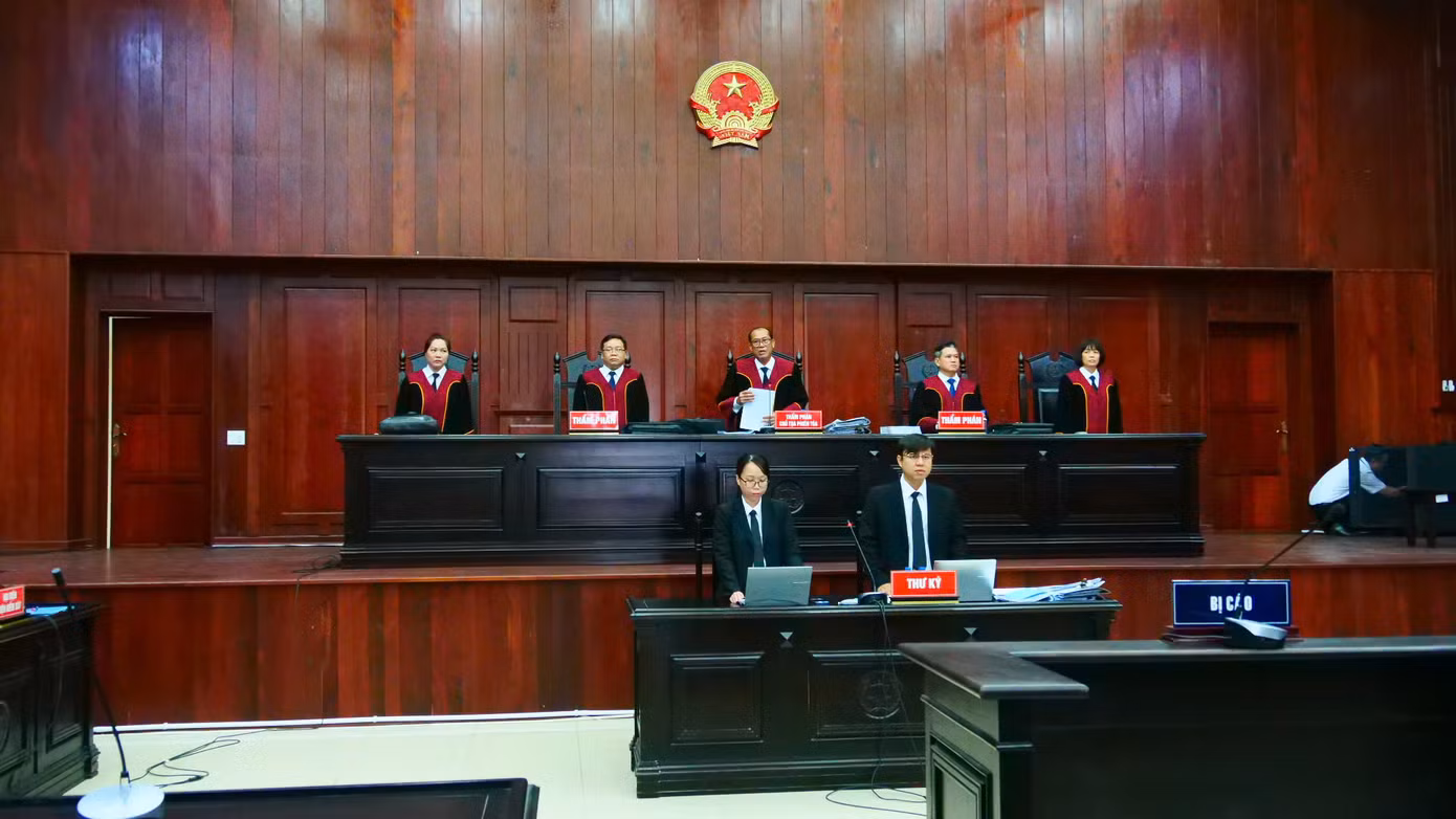 HĐXX phiên tòa phúc thẩm giai đoạn 2 vụ Vạn Thịnh Phát. Ảnh: Tân Châu