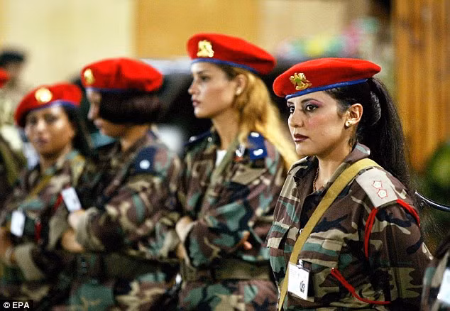 Ông Gaddafi từng được nhiều người ngợi ca là tôn trọng nữ quyền, nhưng rất nhiều thành viên trong lực lượng Vệ binh Amazon thực chất là nô lệ tình dục
