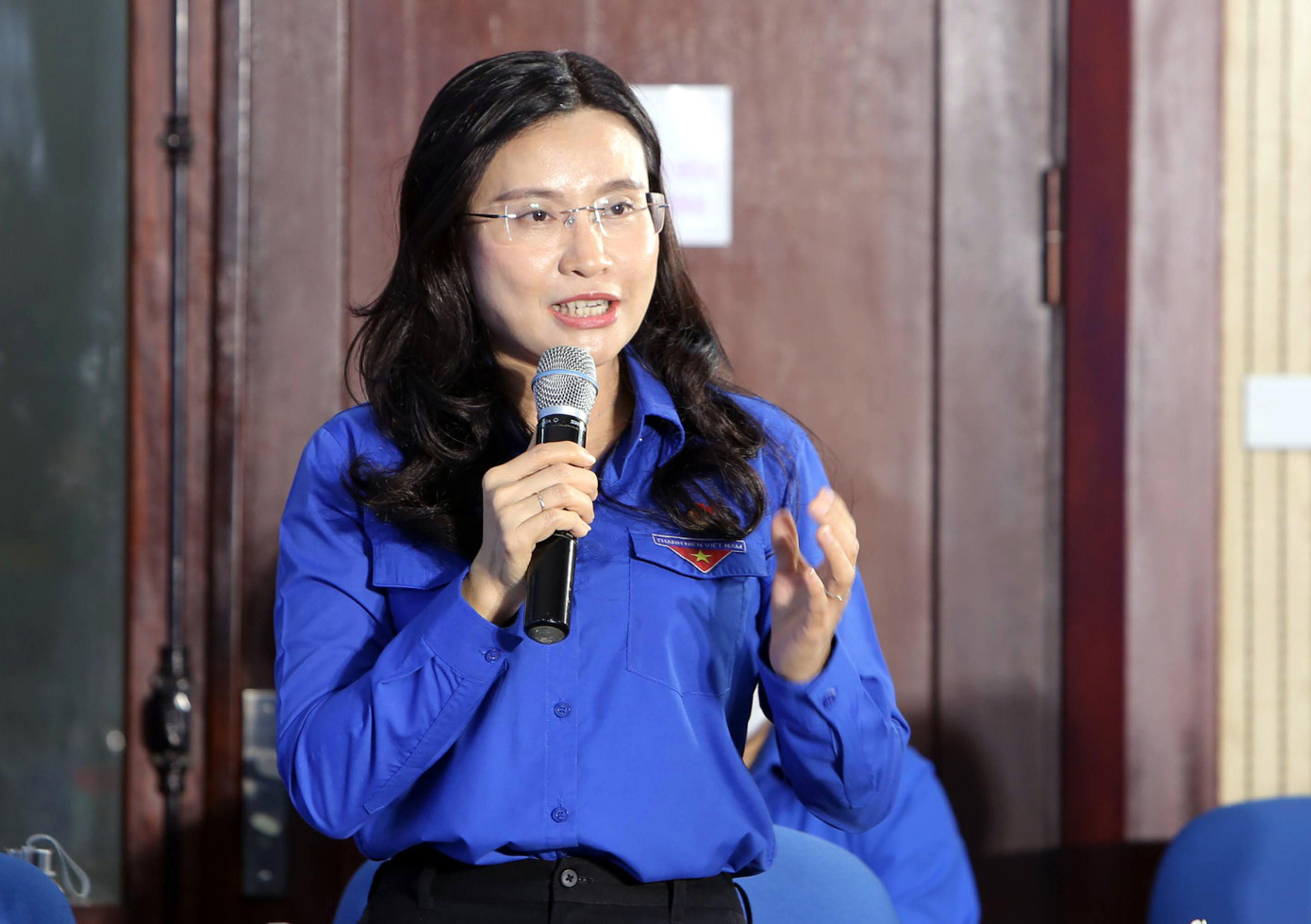 Chị Nguyễn Phạm Duy Trang - Bí thư T.Ư Đoàn, Chủ tịch Hội đồng Đội T.Ư chia sẻ với thanh thiếu nhi vấn đề đồng hành, chăm lo tới thiếu nhi; việc nhân rộng mô hình "Hội đồng trẻ em"... Chị Nguyễn Phạm Duy Trang - Bí thư T.Ư Đoàn, Chủ tịch Hội đồng Đội T.Ư chia sẻ với thanh thiếu nhi vấn đề đồng hành, chăm lo tới thiếu nhi; việc nhân rộng mô hình "Hội đồng trẻ em"...