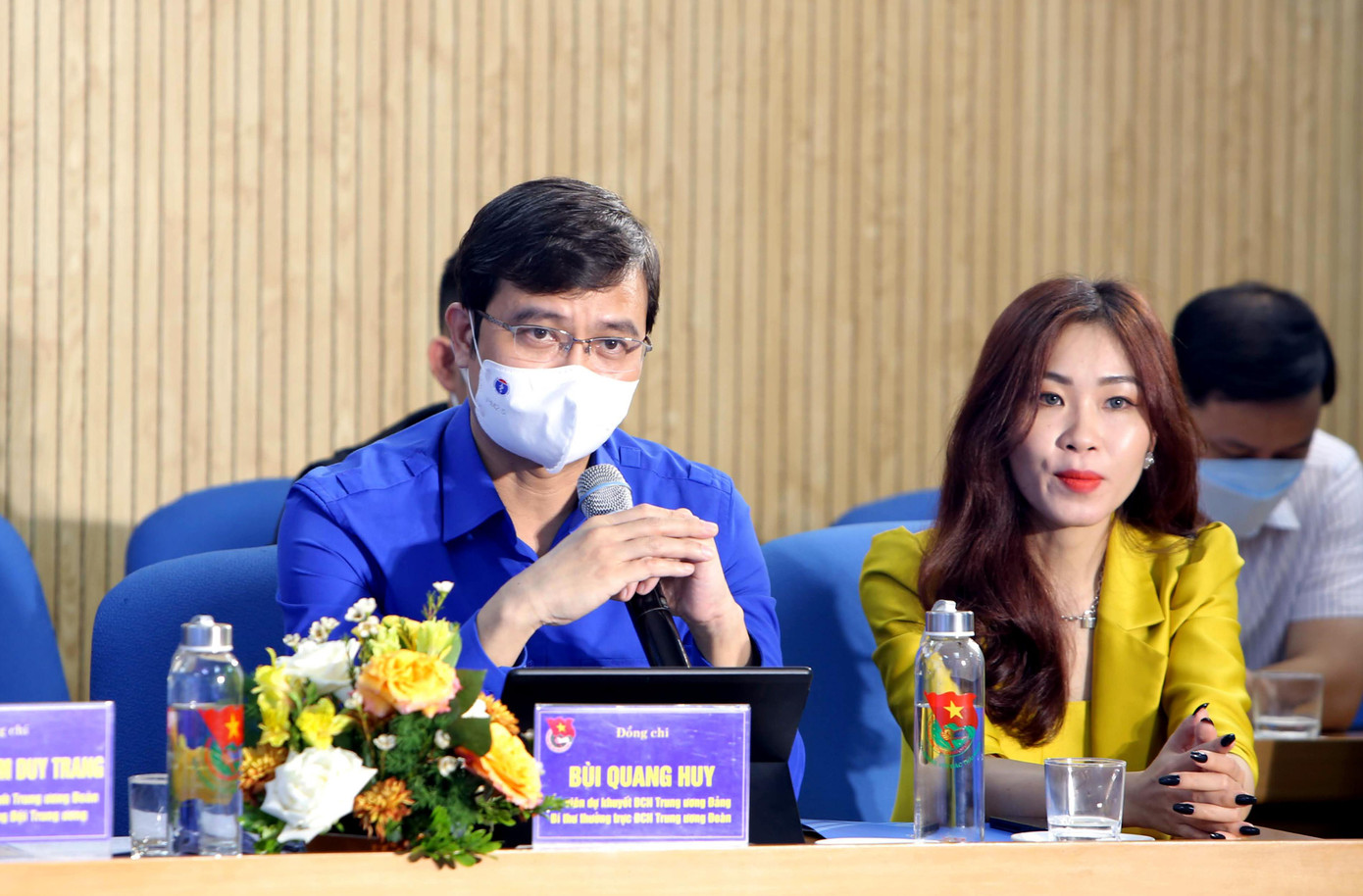 Tại chương trình đối thoại, anh Bùi Quang Huy - Bí thư thường trực T.Ư Đoàn đã trao đổi, giải đáp với đoàn viên thanh niên về việc phát huy thanh niên tham gia đóng góp vì mục tiêu Việt Nam 2045 trở thành một nước xã hội chủ nghĩa phát triển có thu nhập cao. Tại chương trình đối thoại, anh Bùi Quang Huy - Bí thư thường trực T.Ư Đoàn đã trao đổi, giải đáp với đoàn viên thanh niên về việc phát huy thanh niên tham gia đóng góp vì mục tiêu Việt Nam 2045 trở thành một nước xã hội chủ nghĩa phát triển có thu nhập cao.