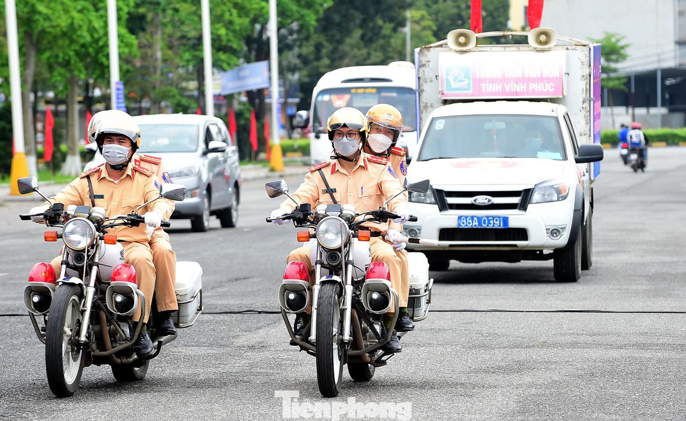 Hoạt động diễu hành tuyên truyền an toàn giao thông Hoạt động diễu hành tuyên truyền an toàn giao thông