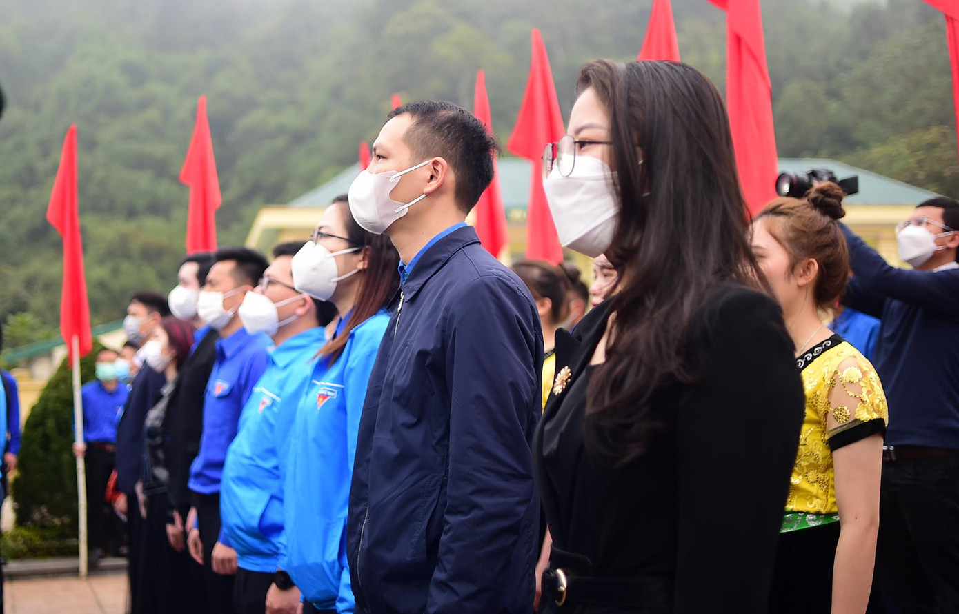 Đoàn viên, thanh niên tham dự lễ chào cờ