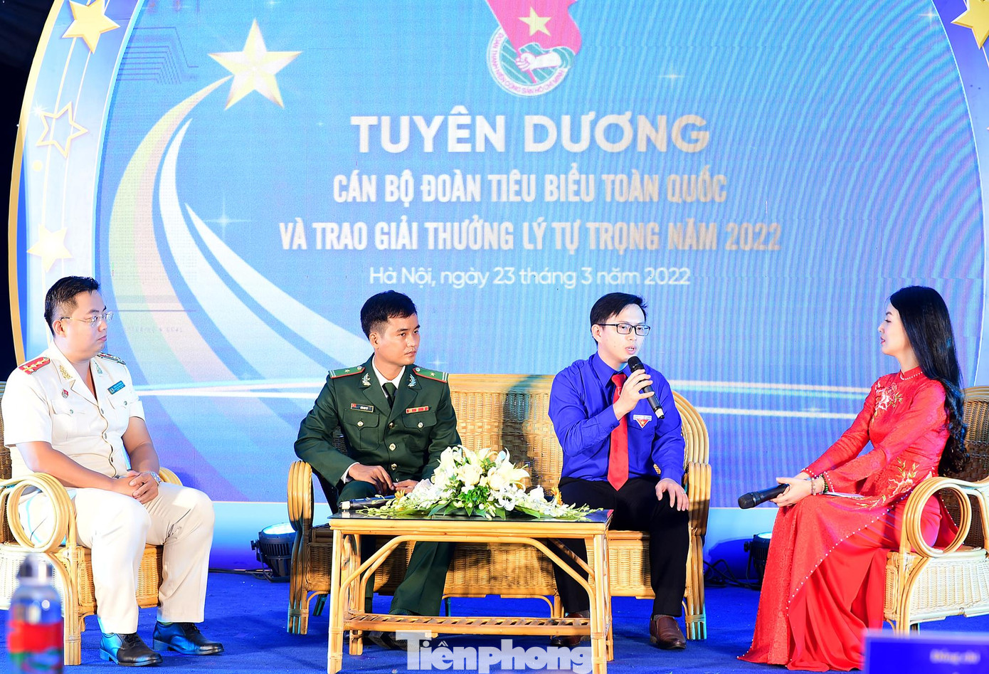 Các cán bộ Đoàn giao lưu tại chương trình. Trong ảnh, anh Lâm Huy Vũ thứ hai từ trái sang. Ảnh: Xuân Tùng Các cán bộ Đoàn giao lưu tại chương trình. Trong ảnh, anh Lâm Huy Vũ thứ hai từ trái sang. Ảnh: Xuân Tùng