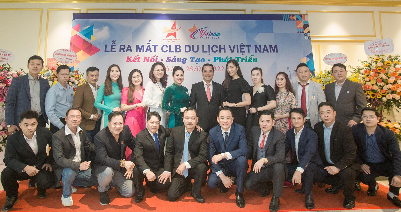 Các Ủy viên Ban Thường trực, Ban Chấp hành Câu lạc bộ Du lịch Việt Nam tại lễ ra mắt