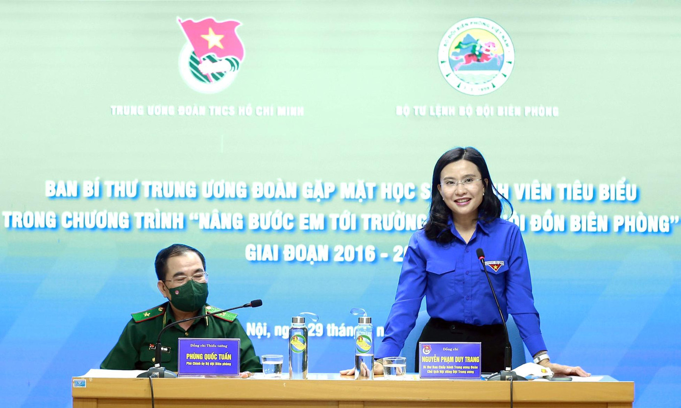 Chị Nguyễn Phạm Duy Trang phát biểu tại buổi gặp mặt. Ảnh: K.A