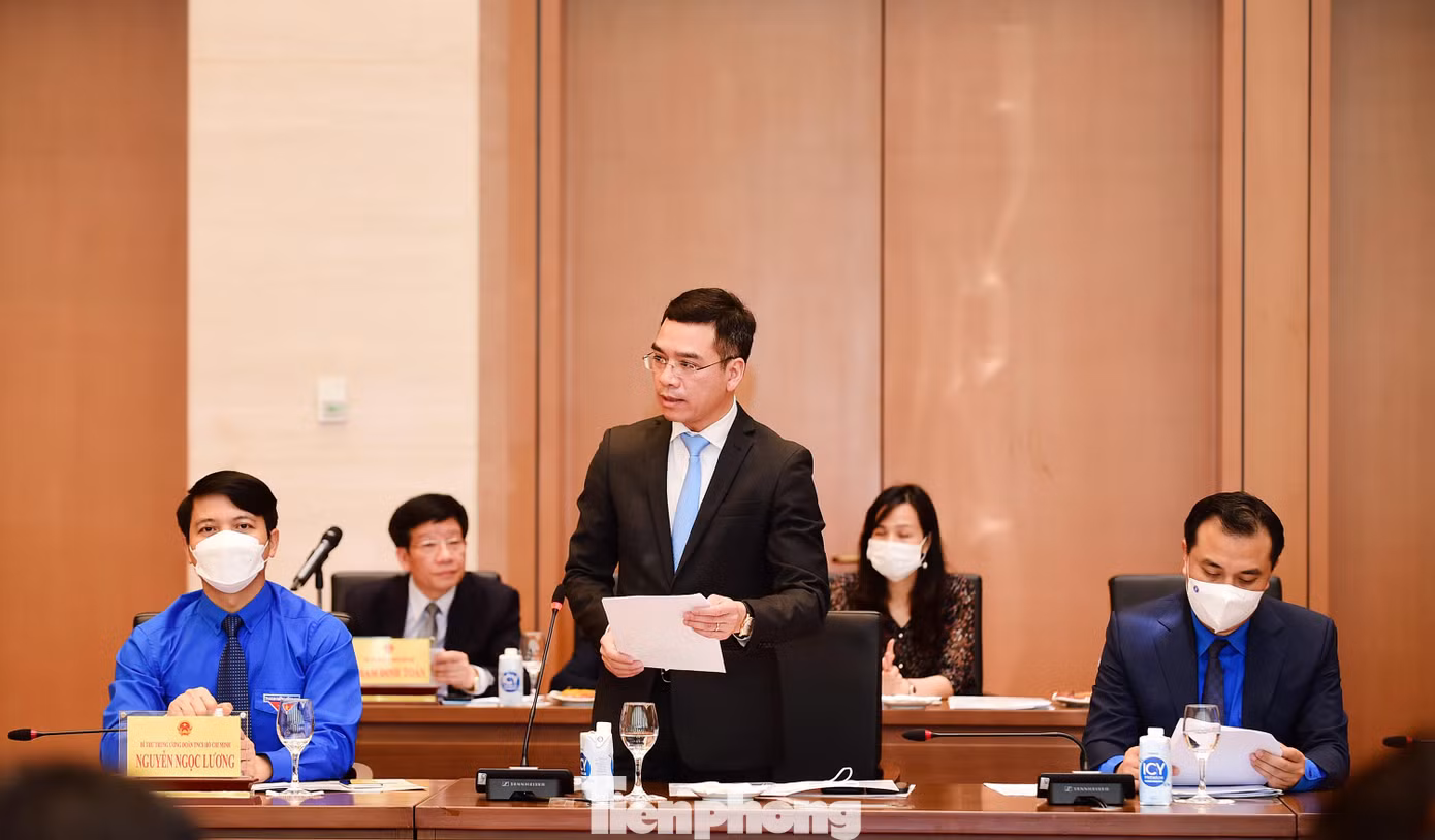 Chủ tịch Hội Thầy thuốc trẻ Việt Nam Hà Anh Đức báo cáo tại chương trình. Ảnh: Xuân Tùng Chủ tịch Hội Thầy thuốc trẻ Việt Nam Hà Anh Đức báo cáo tại chương trình. Ảnh: Xuân Tùng