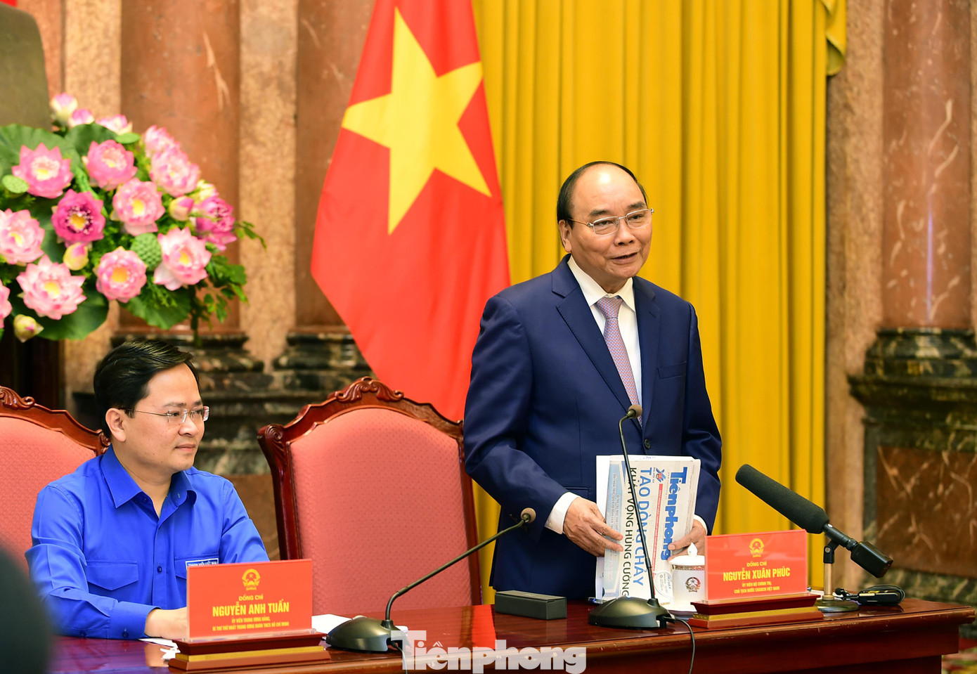 Chủ tịch nước Nguyễn Xuân Phúc phát biểu tại buổi gặp mặt các gương mặt trẻ Việt Nam tiêu biểu và gương mặt trẻ Việt Nam triển vọng năm 2021. Chủ tịch nước Nguyễn Xuân Phúc phát biểu tại buổi gặp mặt các gương mặt trẻ Việt Nam tiêu biểu và gương mặt trẻ Việt Nam triển vọng năm 2021.