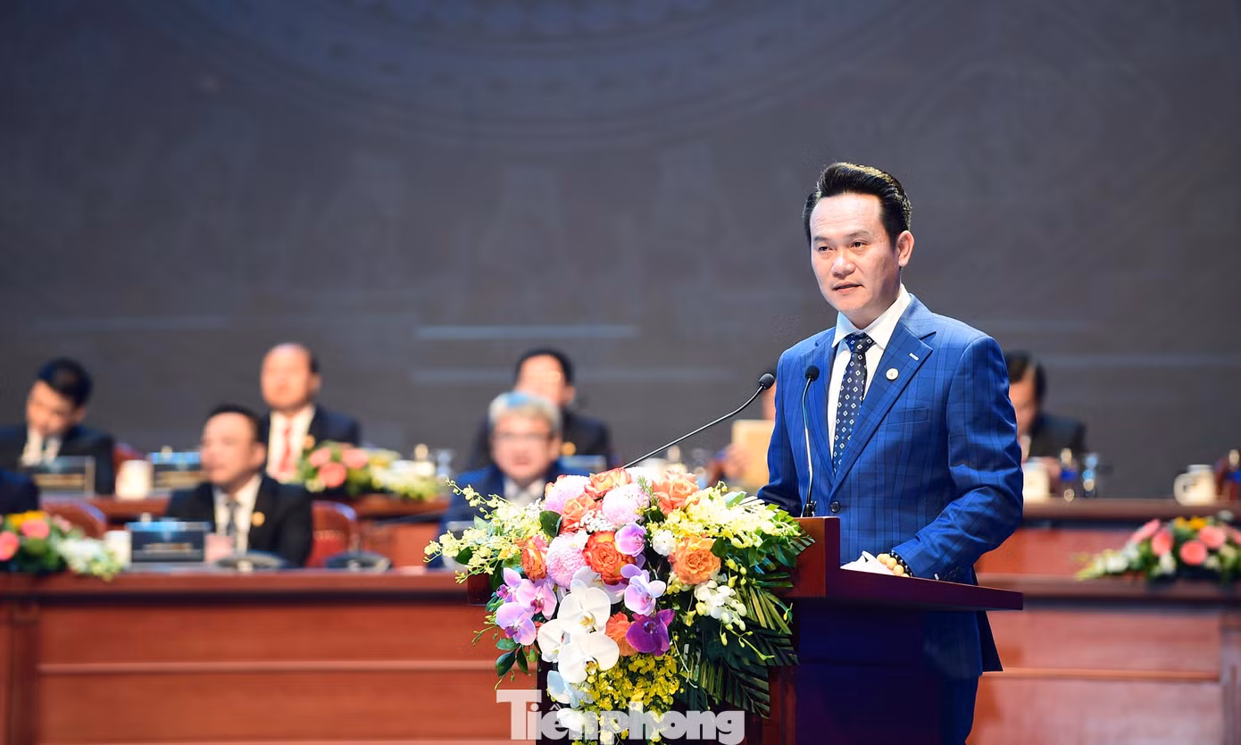 Anh Đặng Hồng Anh trình bày diễn văn khai mạc Đại hội. Ảnh: Xuân Tùng