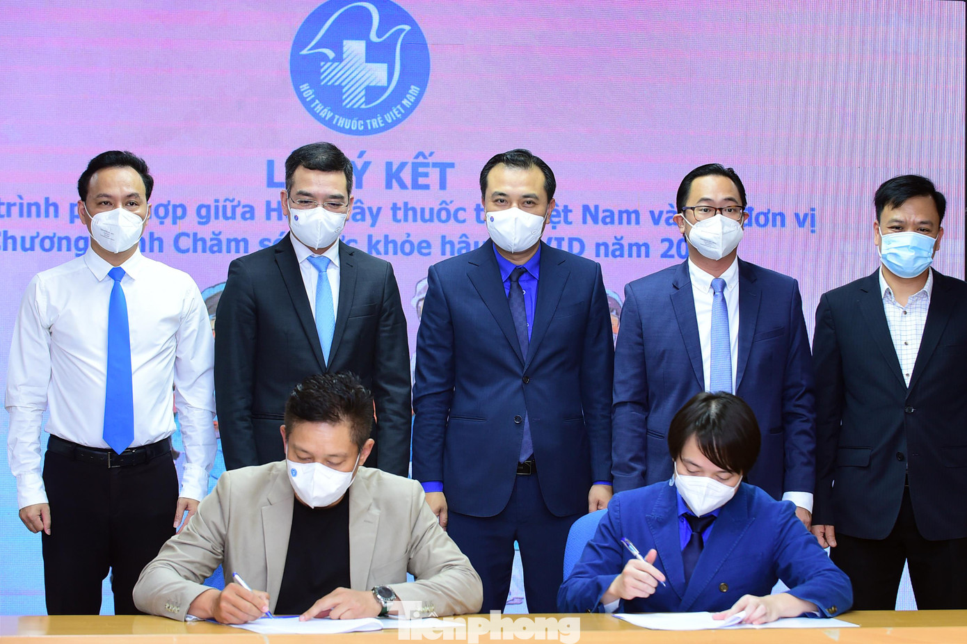 Lễ ký kết giữa Hội Thầy thuốc trẻ Việt Nam với các đơn vị. Ảnh: Xuân Tùng Lễ ký kết giữa Hội Thầy thuốc trẻ Việt Nam với các đơn vị. Ảnh: Xuân Tùng