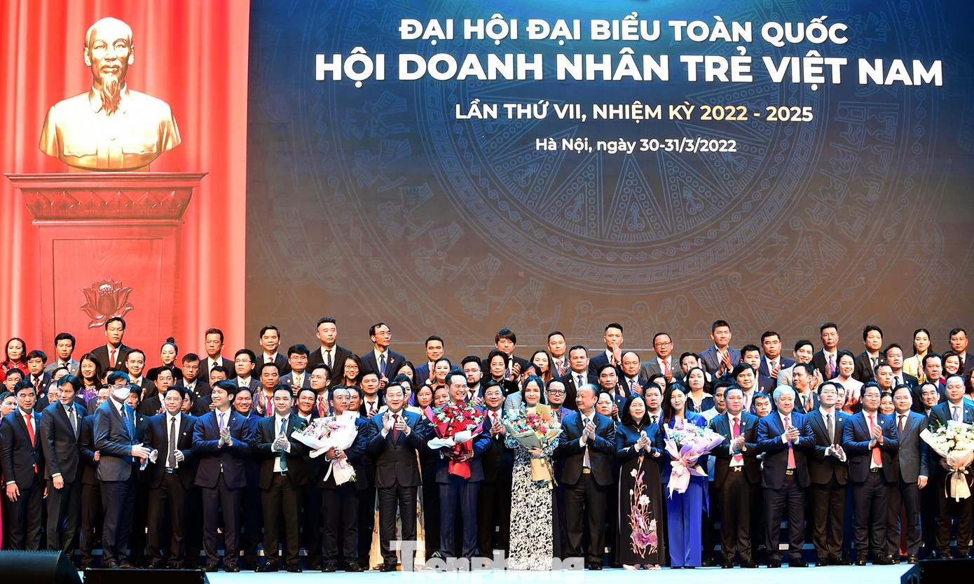 Đại hội ra mắt Ủy ban T.Ư Hội, Đoàn Chủ tịch, Thường trực Đoàn và lãnh đạo T.Ư Hội. Ảnh: Xuân Tùng Đại hội ra mắt Ủy ban T.Ư Hội, Đoàn Chủ tịch, Thường trực Đoàn và lãnh đạo T.Ư Hội. Ảnh: Xuân Tùng