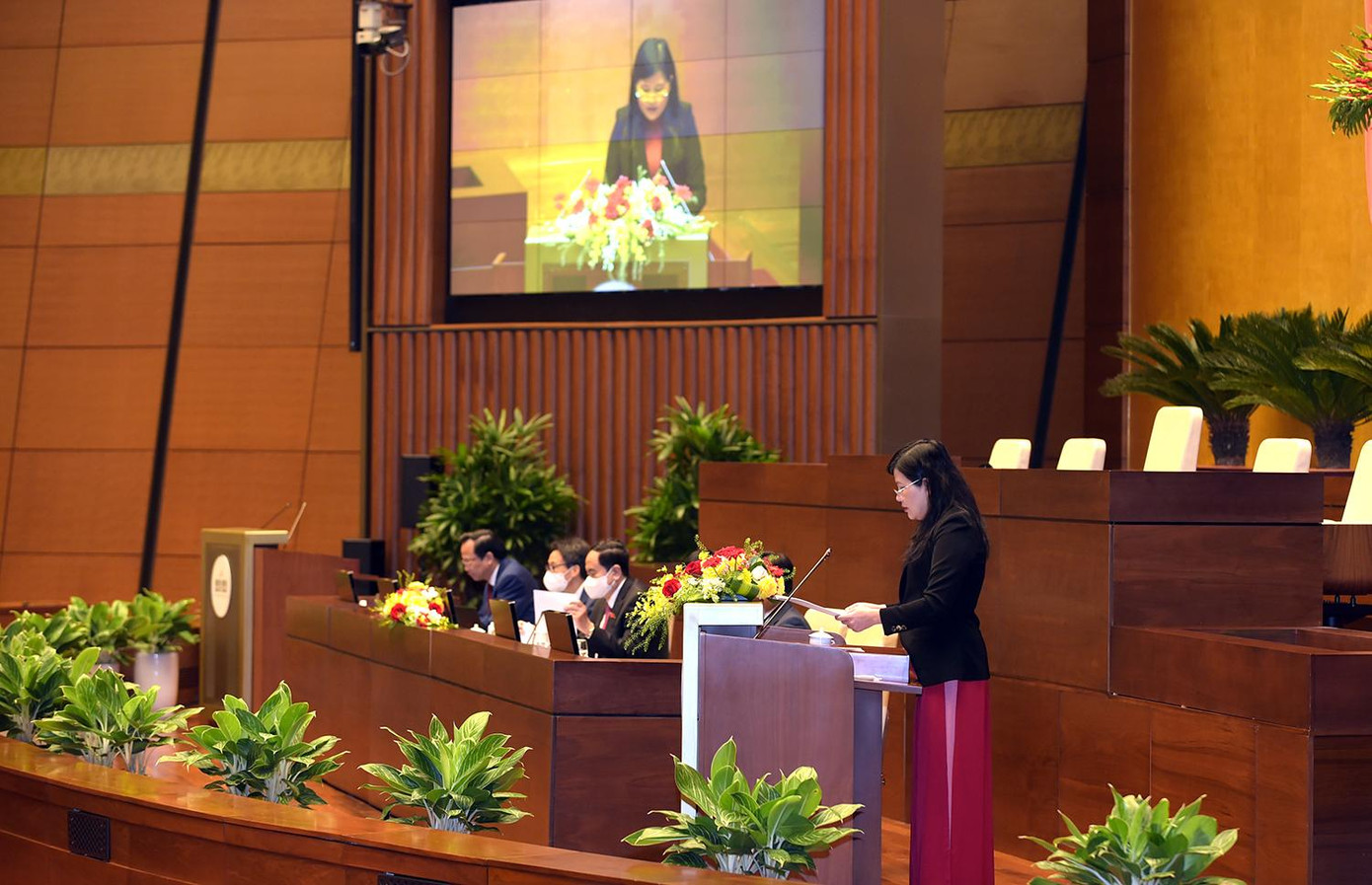 Đại diện các bộ, ngành báo cáo tham luận tại Diễn đàn