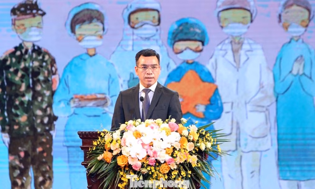 Anh Hà Anh Đức, Chủ tịch Hội Thầy thuốc trẻ Việt Nam phát biểu tri ân tại chương trình. Ảnh: Lâm Đăng Hải