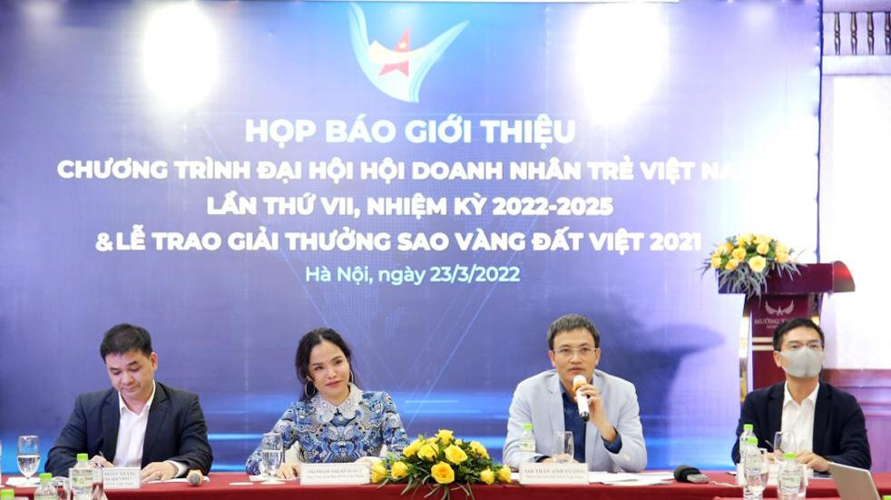 Anh Trần Anh Vương chia sẻ tại chương trình. Anh Trần Anh Vương chia sẻ tại chương trình.