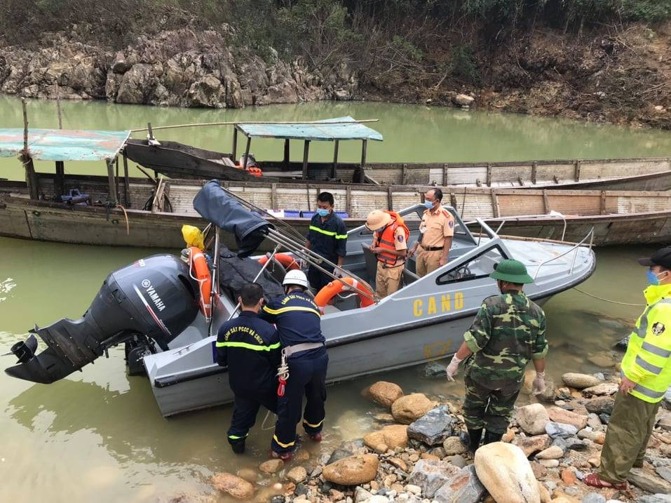 Cận cảnh tìm kiếm 17 công nhân gặp nạn tại thủy điện Rào Trăng 3 ảnh 11