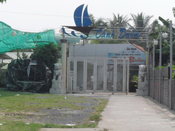 Nhà hàng Cánh Buồm, một cơ sở kinh doanh của ông Trần Văn Tân (quan chức trong vụ đánh cờ bạc tỷ)