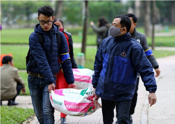 Hà Nội: Phiên chợ tết 0 đồng dành cho người nghèo ảnh 14