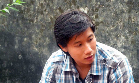 Trần Hùng John vừa ra mắt cuốn sách "John đi tìm Hùng" kể về 80 ngày xuyên Việt không mang theo tiền bạc. . Trần Hùng John vừa ra mắt cuốn sách