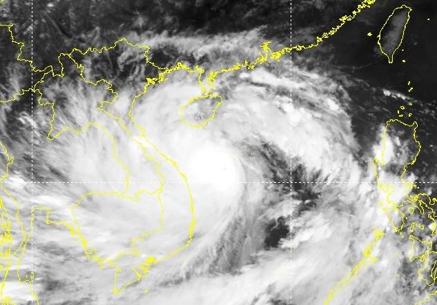 Bão đổ bộ đất liền các tỉnh Thừa Thiên Huế – Quảng Ngãi ảnh 76