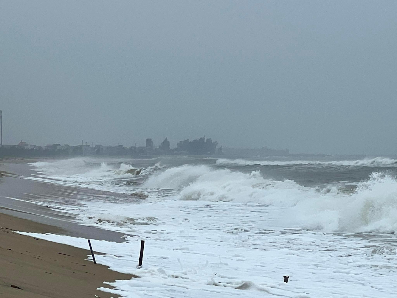 Bão đổ bộ đất liền các tỉnh Thừa Thiên Huế – Quảng Ngãi ảnh 21