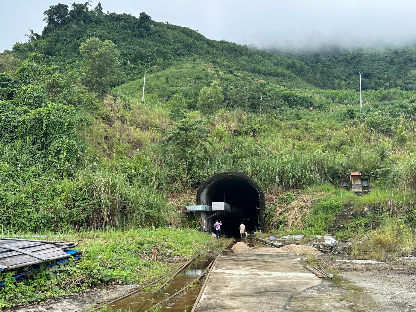 Cửa hầm điều áp của nhà máy thủy điện Thượng Kon Tum Cửa hầm điều áp của nhà máy thủy điện Thượng Kon Tum