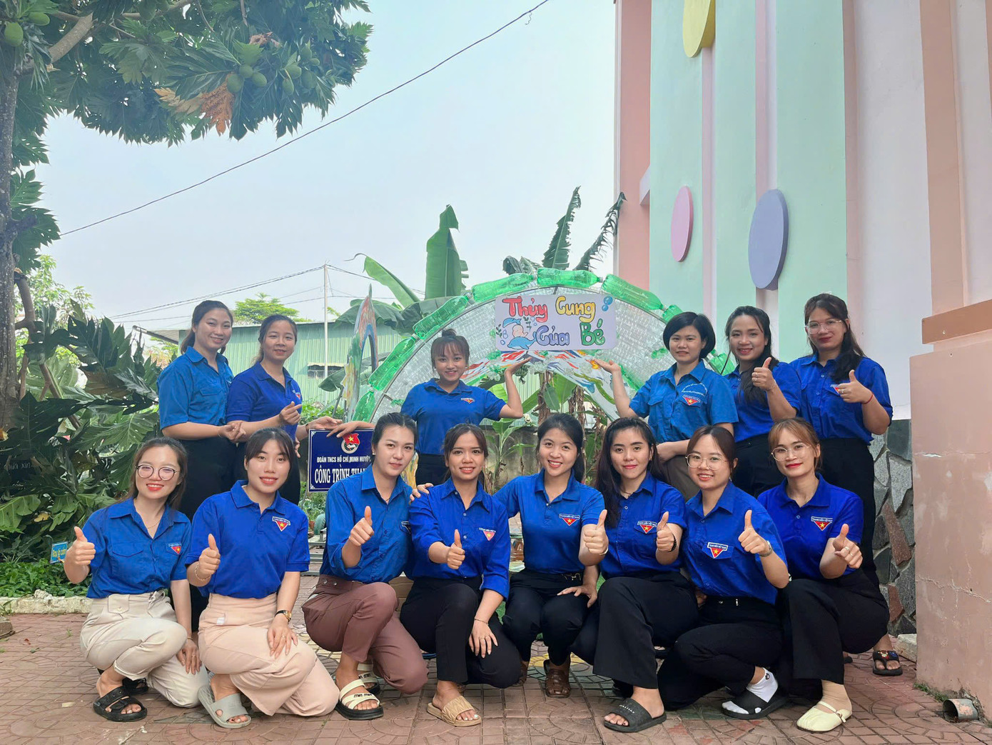 Các bạn đoàn viên tham gia dự án