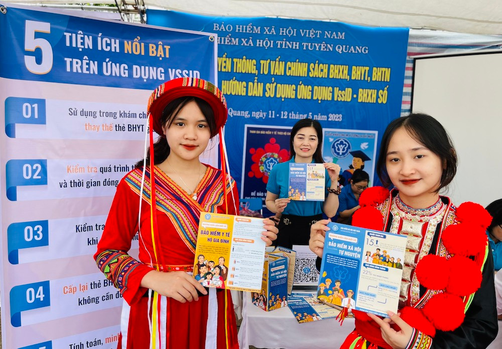 BHXH Tuyên Quang vận động người dân cài đặt và sử dụng ứng dụng VssID - BHXH số.