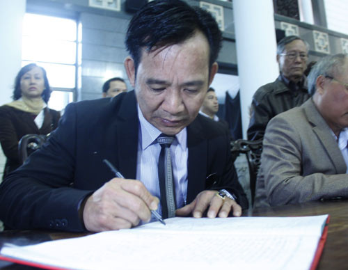 Các nghệ sĩ viết lời chia buồn trong sổ tang