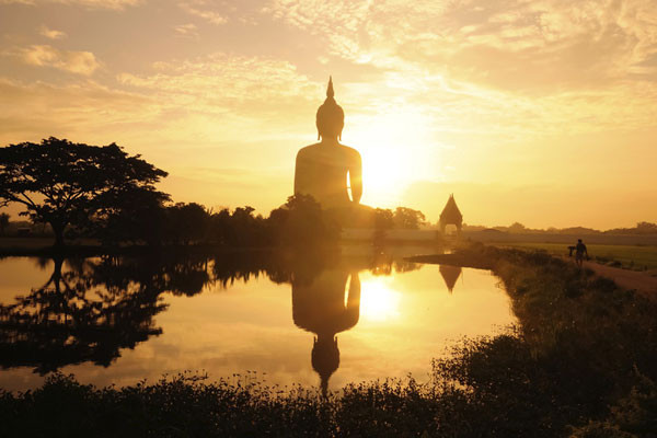 Những bãi biển thiên đường, ẩm thực tuyệt vời và thời tiết ấm áp của đất nước Thái Lan khiến cho bạn có một kỳ nghỉ đông tuyệt vời. Hãy chọn những hòn đảo tuyệt vời như Phuket, Koh Samui hoặc những địa danh nổi tiếng về du lịch như Krabi và Pattaya. Bờ biển phía tây là địa danh lý tưởng cho hoạt động lặn biển và có rất nhiều khách sạn sang trọng quanh khu vực này