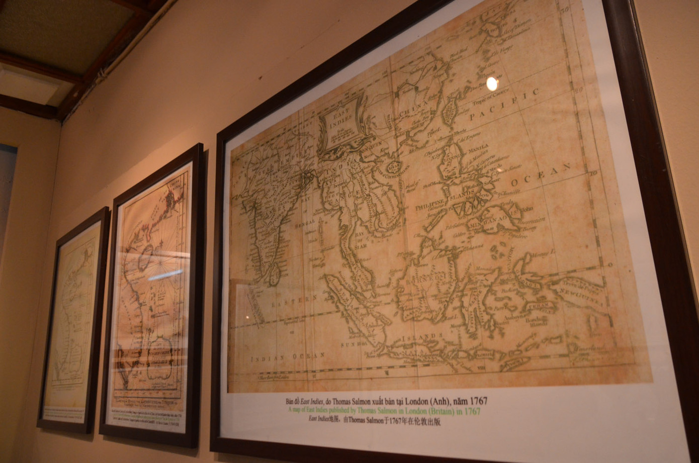 Với gần 150 bản đồ và nhiều tư liệu, văn bản, hiện vật và ấn phẩm được trưng bày là tập hợp các nguồn tư liệu đã được công bố từ trước đến nay của các nhà nghiên cứu, học giả ở trong nước và quốc tế. 