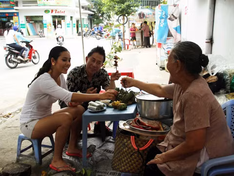 Vị đầu bếp số một thế giới tỏ ra rất thích thú món ăn tuyệt vời này