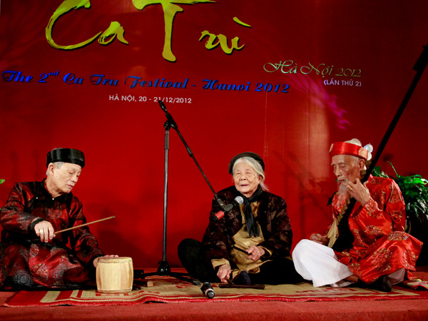 Nhiều nghệ nhân dân gian trực tiếp tham gia biểu diễn tại Liên hoan như: Nghệ nhân dân gian Vũ Thị Khuê (94 tuổi), nghệ nhân dân gian Vũ Văn Hồng (93 tuổi),…Các nghệ nhân dân gian được ví như những bảo tàng sống về Ca trù.